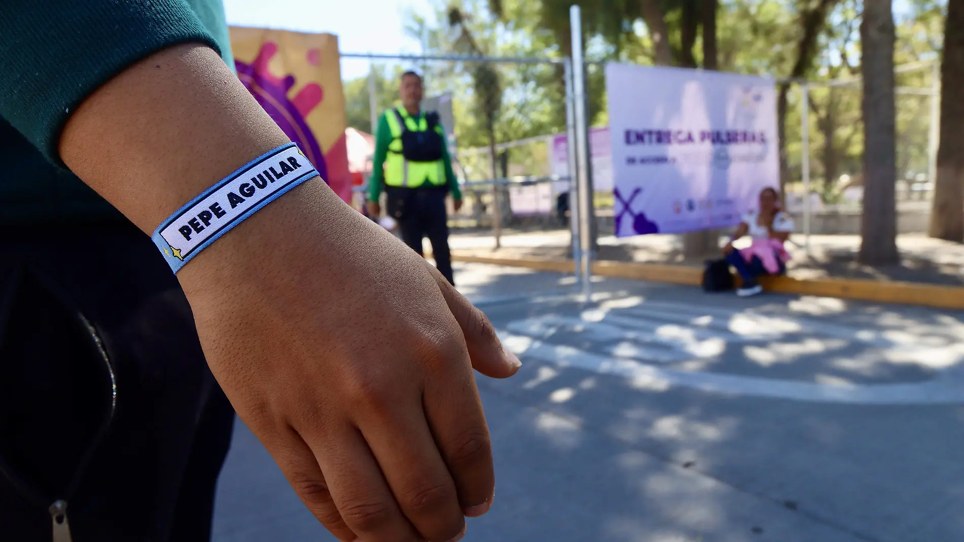 FILA PULSERA PEPE AGUILAR - Fco Meza - El Sol de León (5)